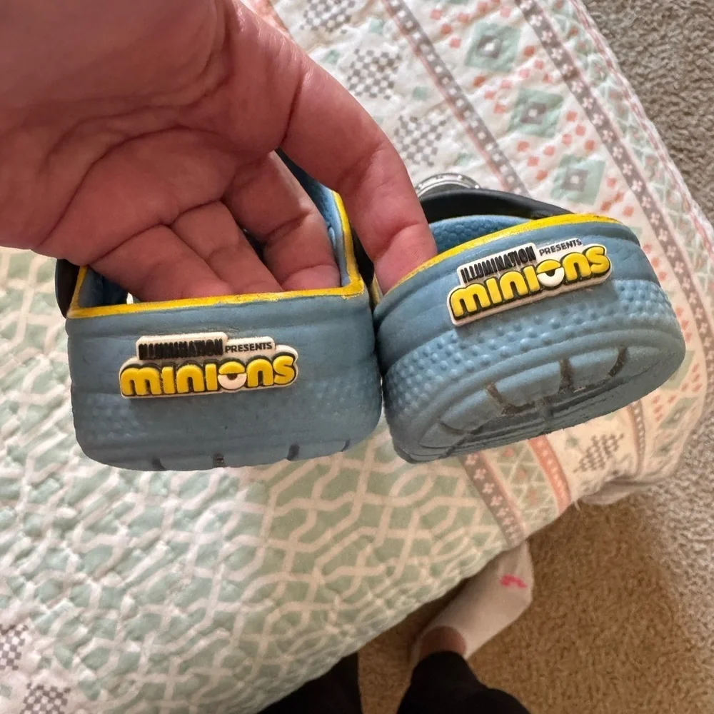 Kids minions crocs